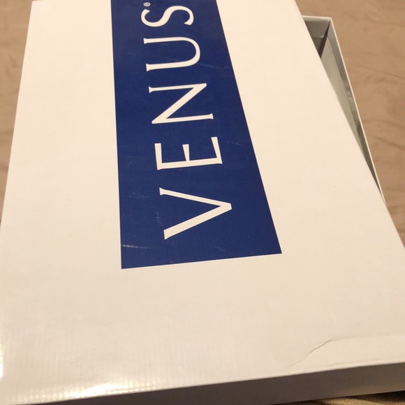 Venus knee high boots- size 8.5 - worn 2x - Picture 2 of 6